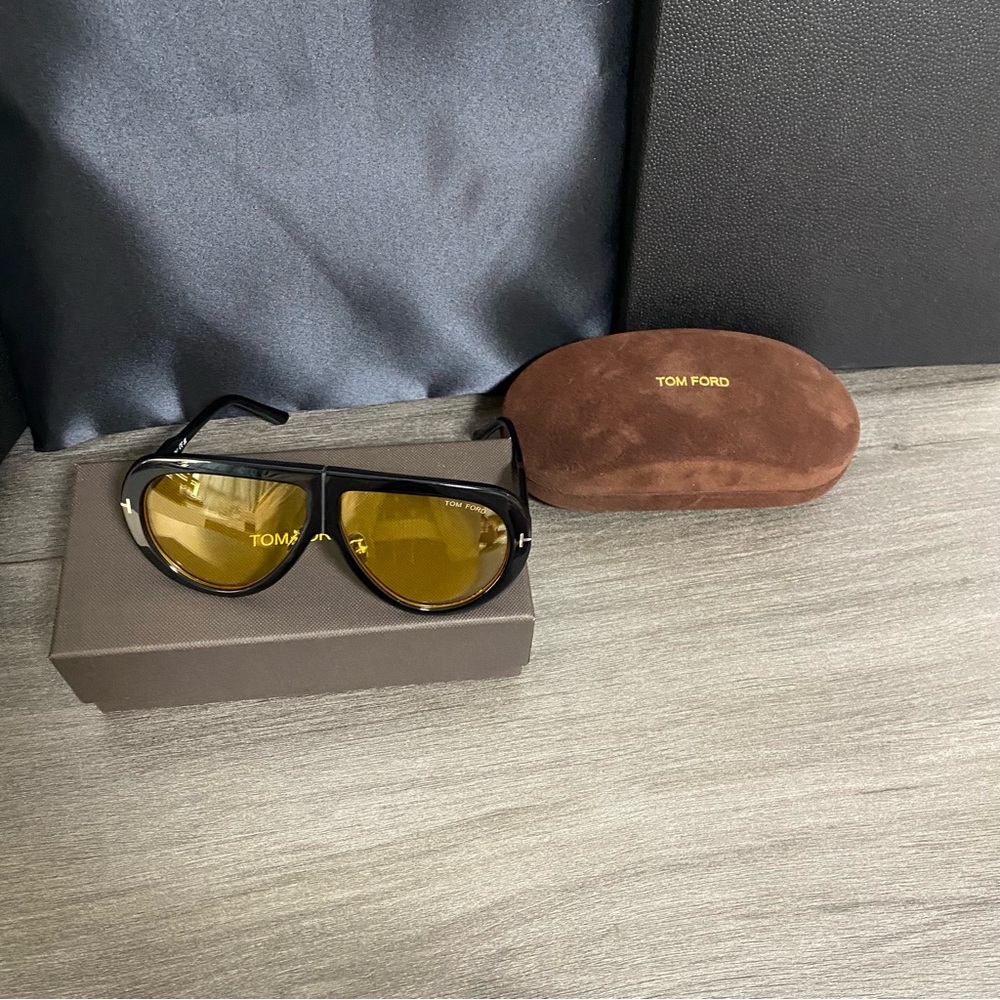 Tom Ford sunglasses🌝🌝🌝 - Picture 5 of 6
